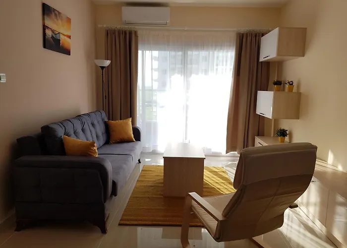 Northern Cyprus, Trikomo, Iskele, Long Beach, Caesar 5 アパート *