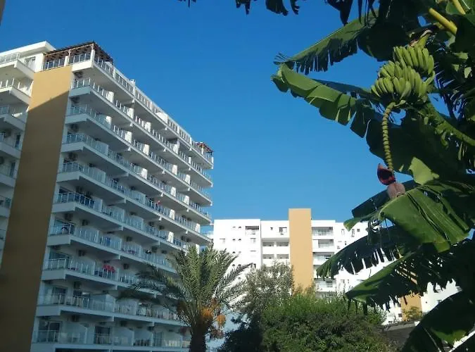 Northern Cyprus, Trikomo, Iskele, Long Beach, Caesar 5 アパート *