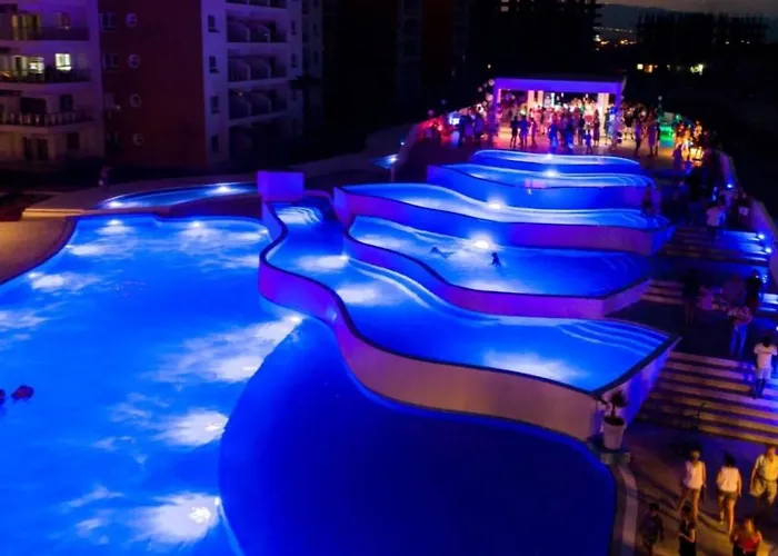 Northern Cyprus, Trikomo, Iskele, Long Beach, Caesar 5 アパート *