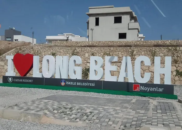 Northern Cyprus, Trikomo, Iskele, Long Beach, Caesar 5 アパート Trikomo